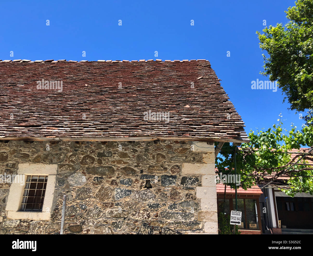Kloster Panagia Trikoukkia, in der Nähe von Prodromos Village im Troodos-Gebirge im Limassol District, Zypern. Der Jungfrau Maria gewidmet. Byzantinische Ära Gründung. Eines der ältesten in Zypern - Smartphone-aufgenommenes Stockfoto