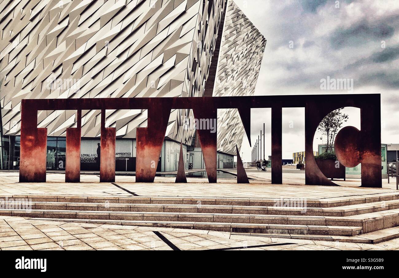 Titanic Sign im Titanic Exhibition Centre in Belfast, Nordirland Stockfoto