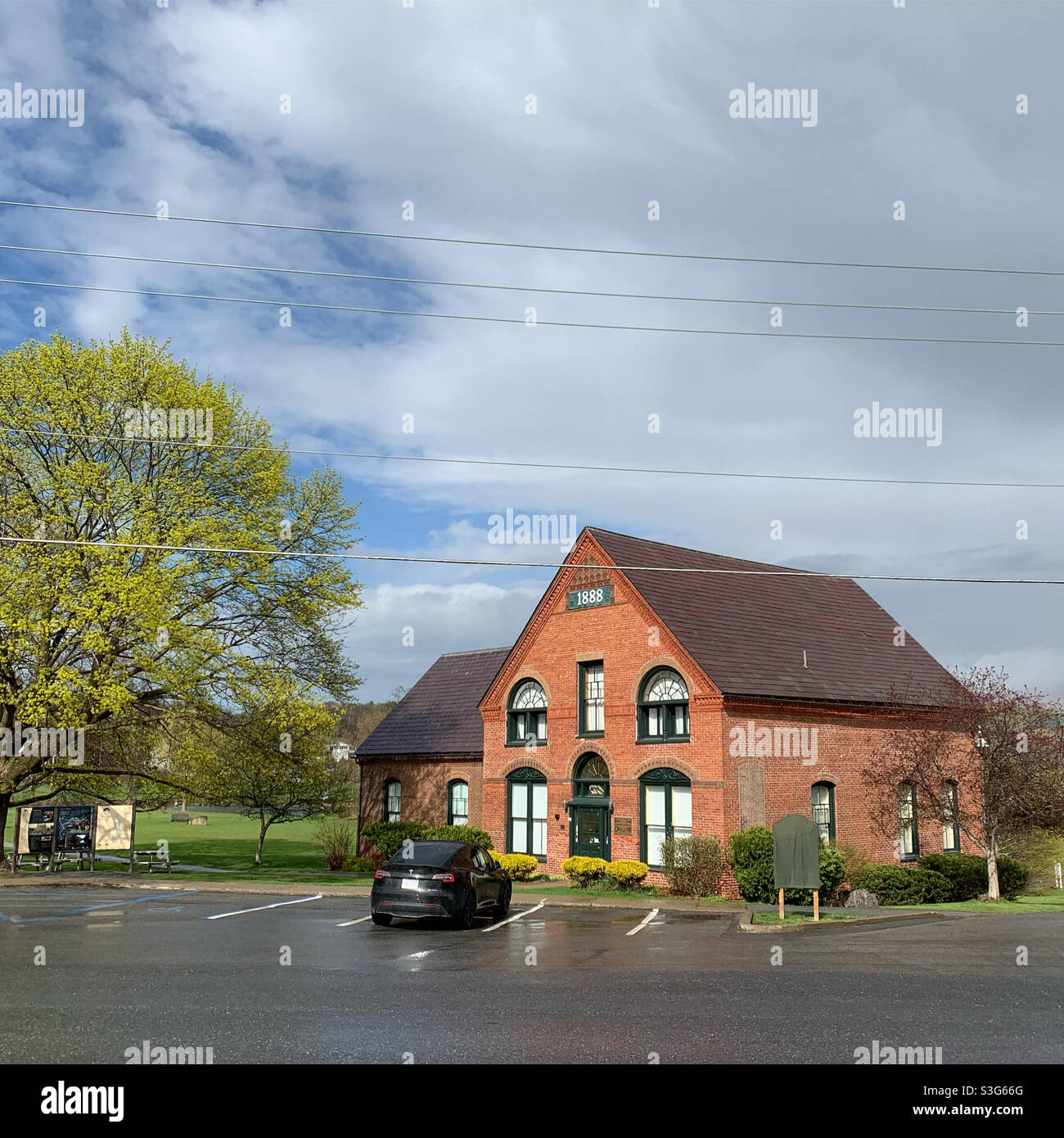 April 2021, Ticonderoga Heritage Museum, ursprünglich Hauptsitz der Ticonderoga Pulp and Paper Company, Ticonderoga, Essex County, New York, USA - Smartphone-aufgenommenes Stockfoto