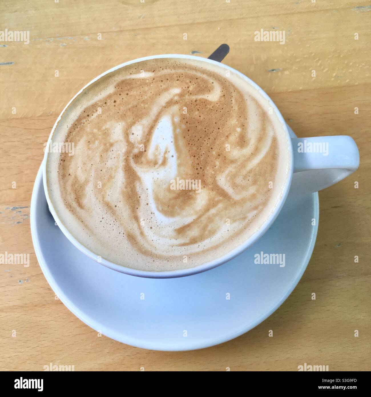 Flache weiße Kaffee Stockfoto