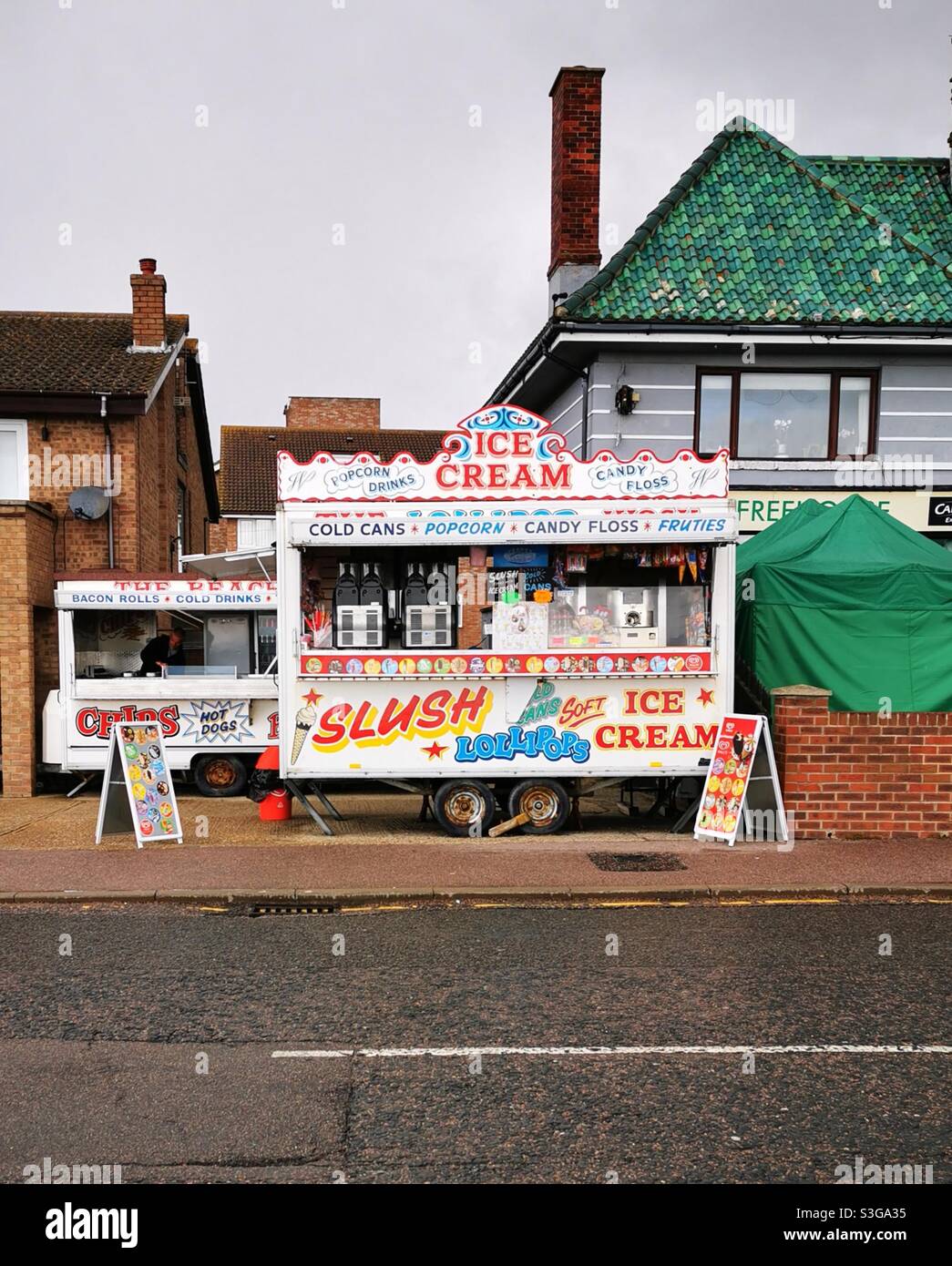 Eiswagen in der britischen Stadt am Meer Stockfoto