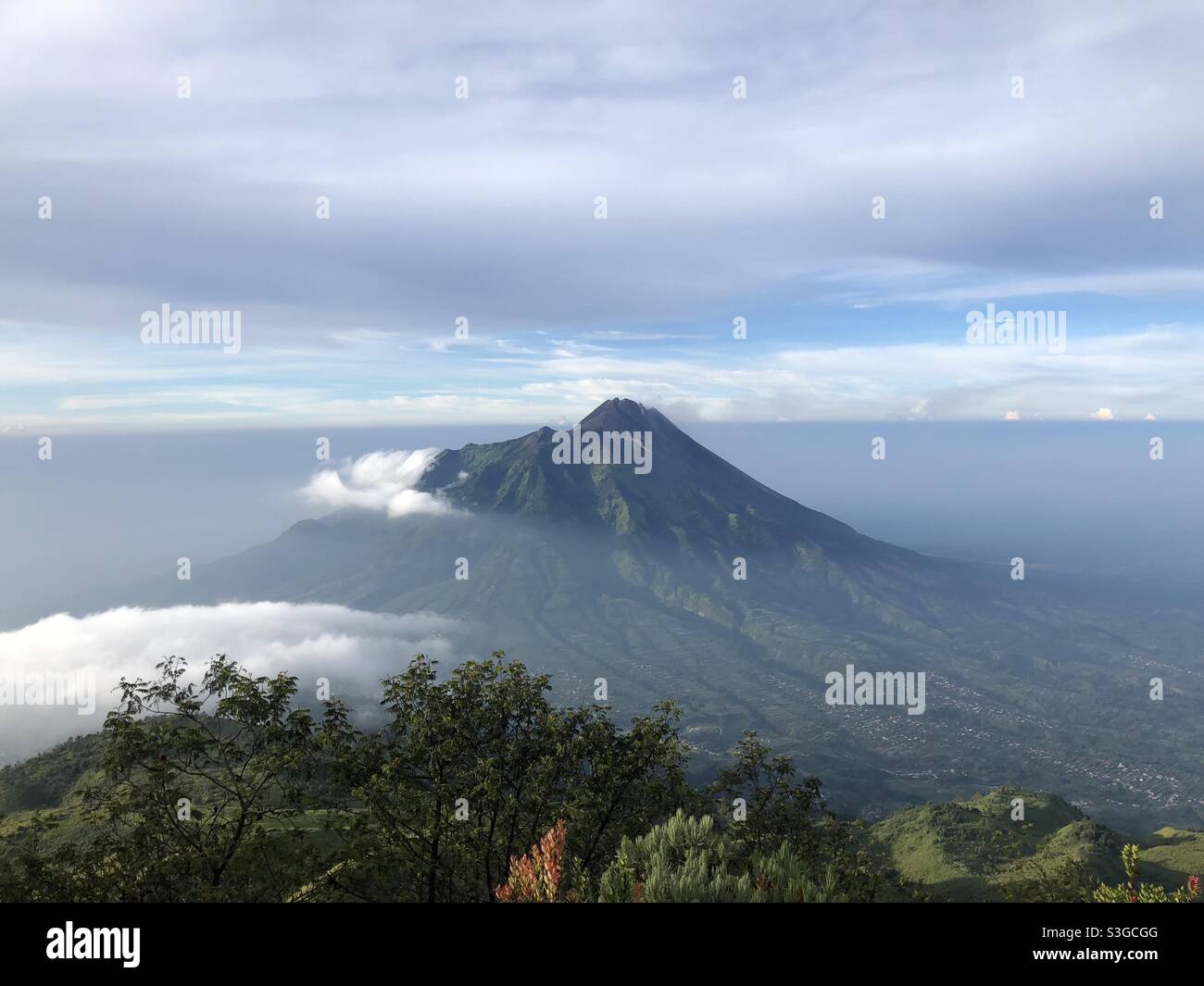 God Masterpiece - Mount Merapi über Mount Merbabu Stockfoto