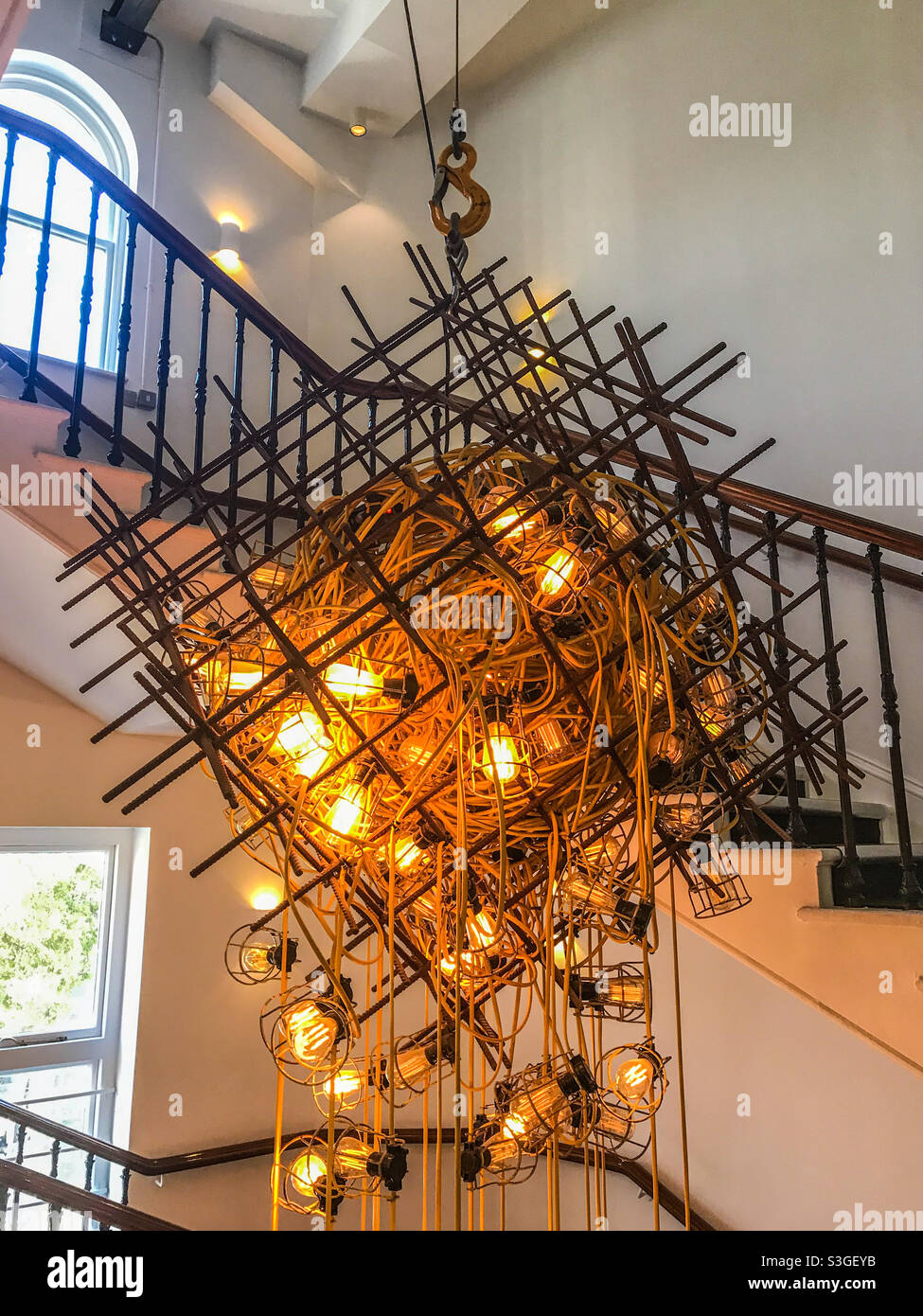 Die Lichtinstallation des Old Vic-Theaters im Atrium Stockfoto