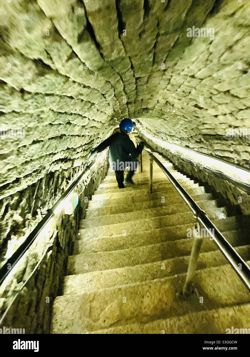 Treppen in die Speedwell Cavern Castleton Stockfoto