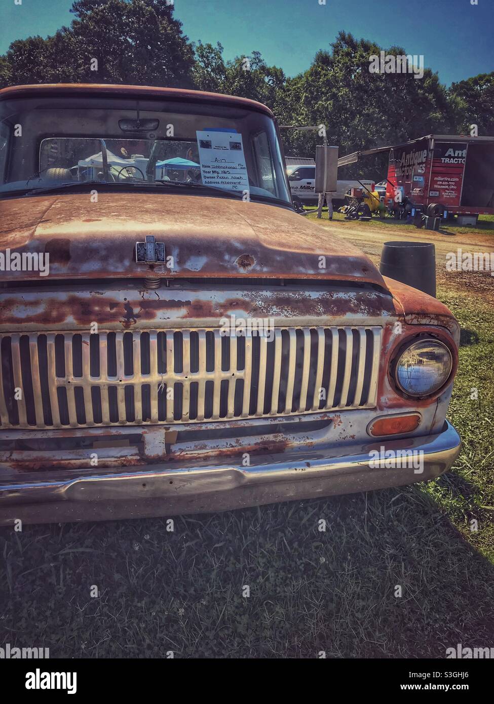 Rostiger Oldtimer-LKW Stockfoto