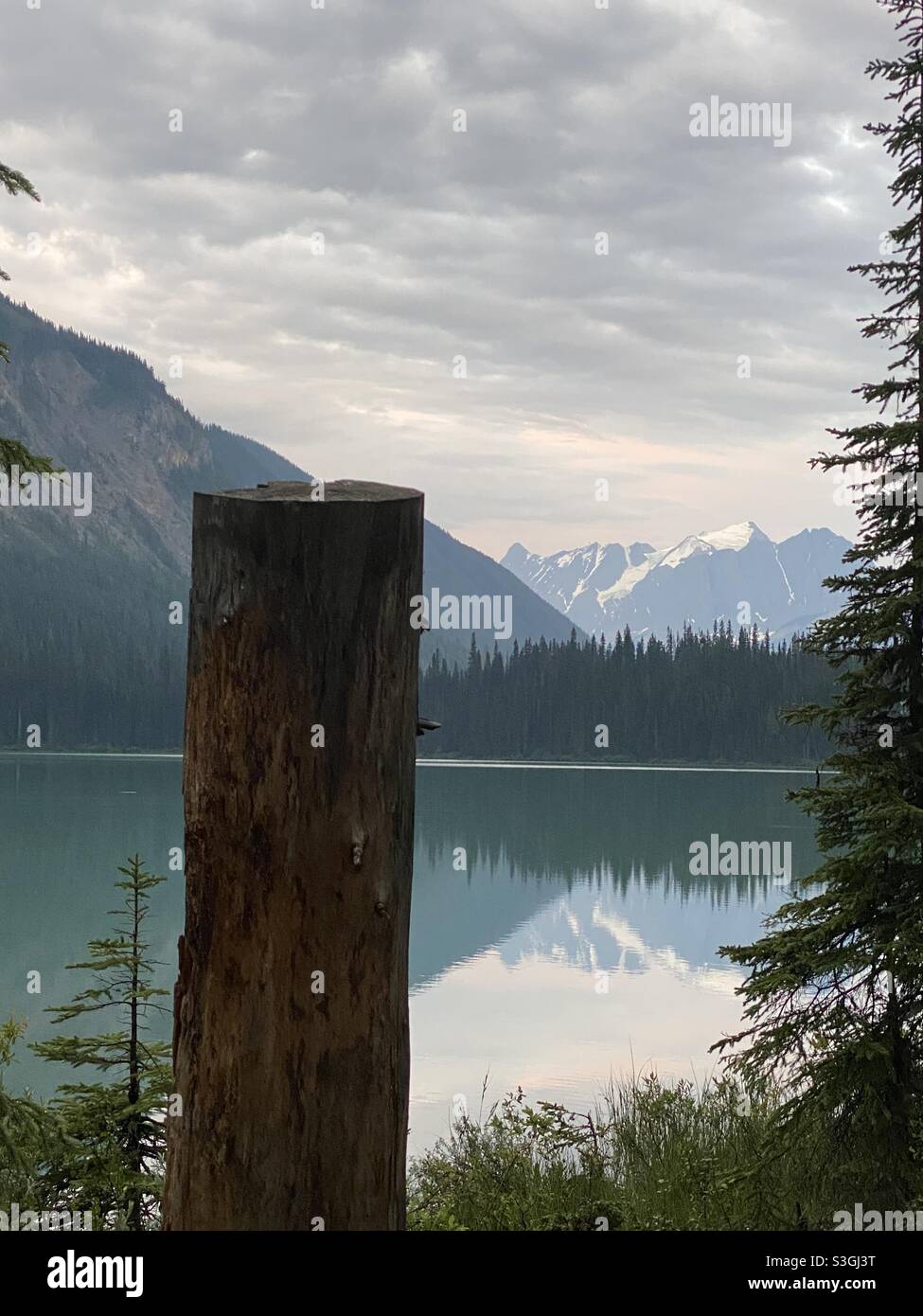 Friedlicher Blick auf den Emerald Lake, British Columbia, Kanada Stockfoto