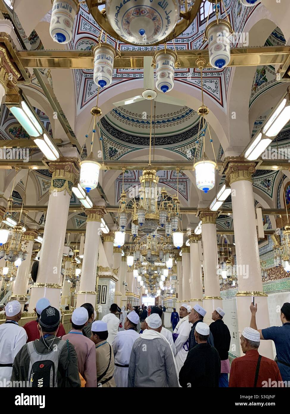 Im Inneren Der Großen Moschee Al Nabawi Medina Saudi-Arabien Stockfoto