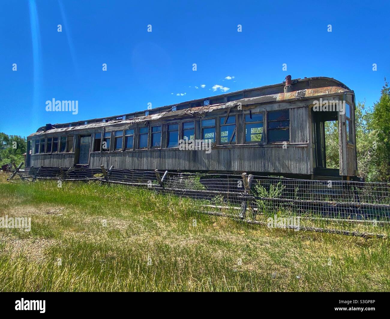 Alter Eisenbahnzug Auto in Virginia Stadt Montana. Stockfoto