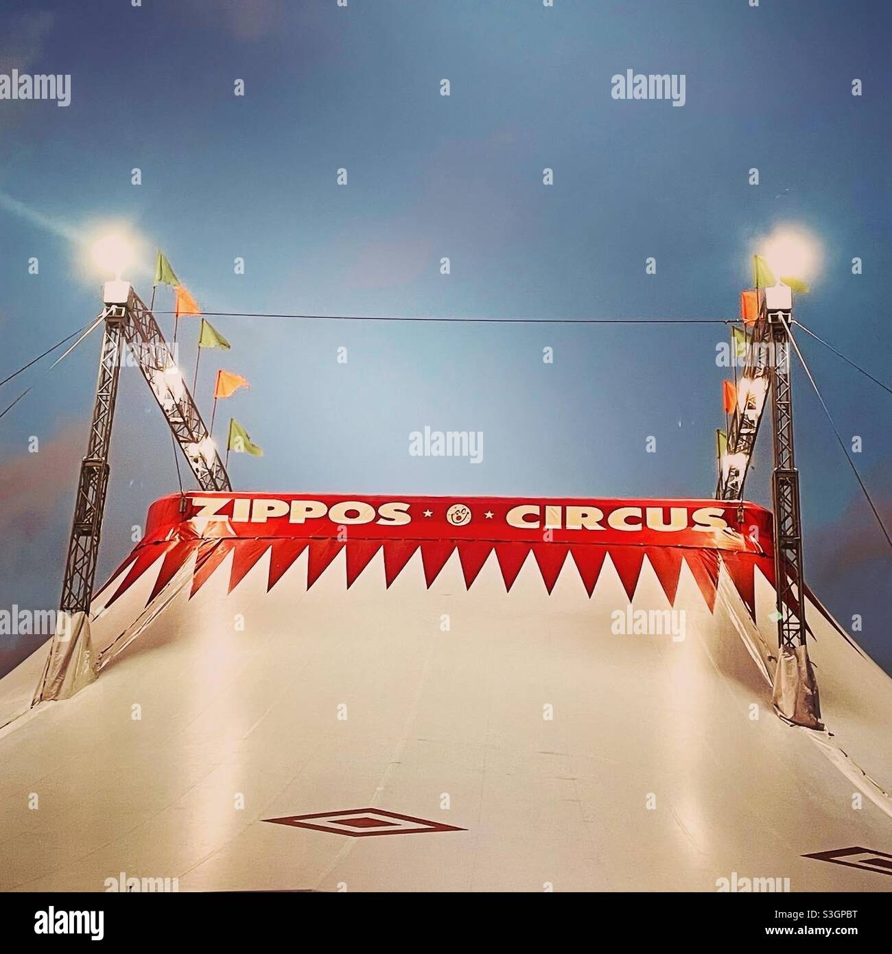 Top-Unterhaltung vom Big Top im Zippo’s Circus Stockfoto