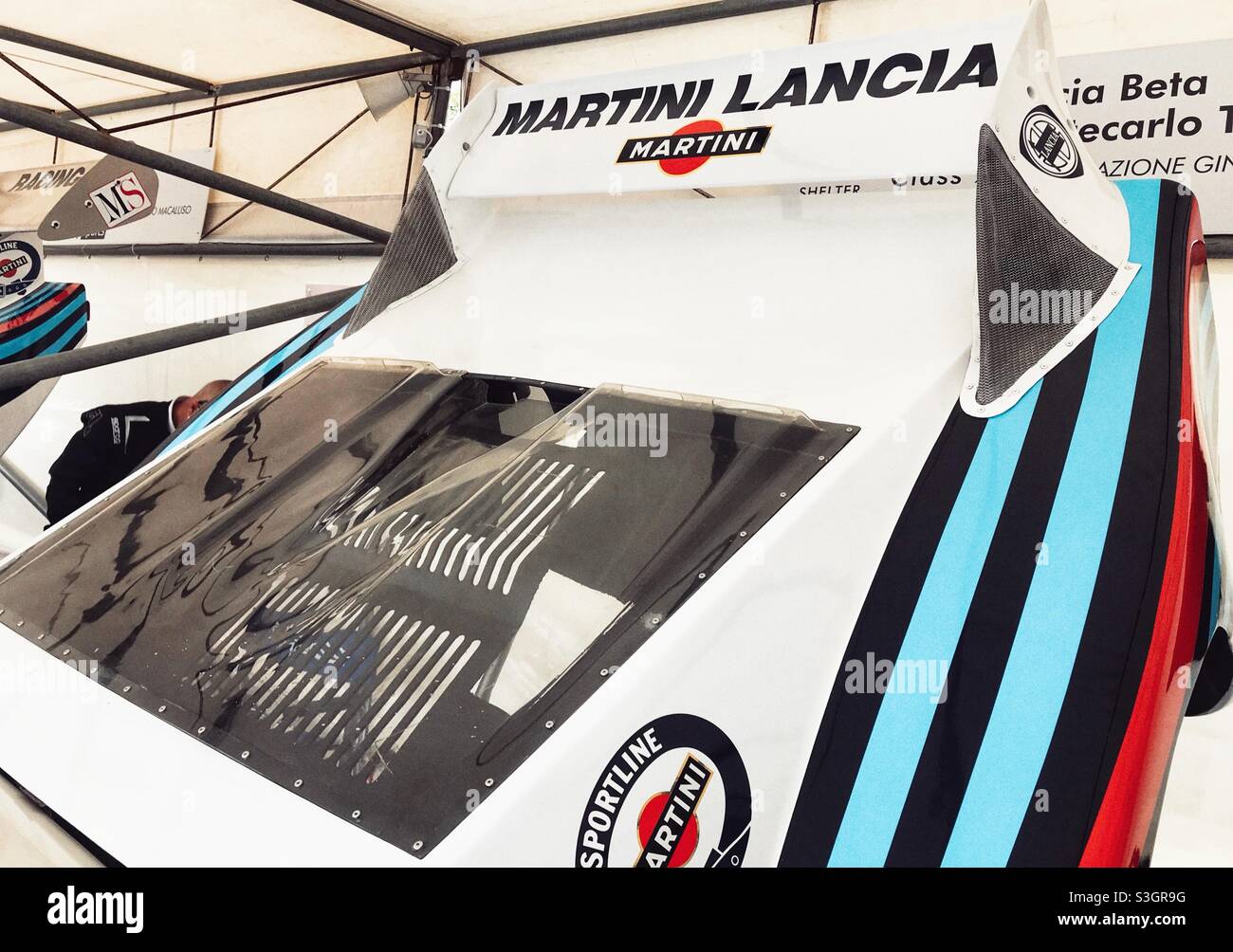 Der Lancia Beta Monte Carlo wurde beim Goodwood Festival of Speed 2021 in den Kofferraum gehoben - Smartphone-aufgenommenes Stockfoto