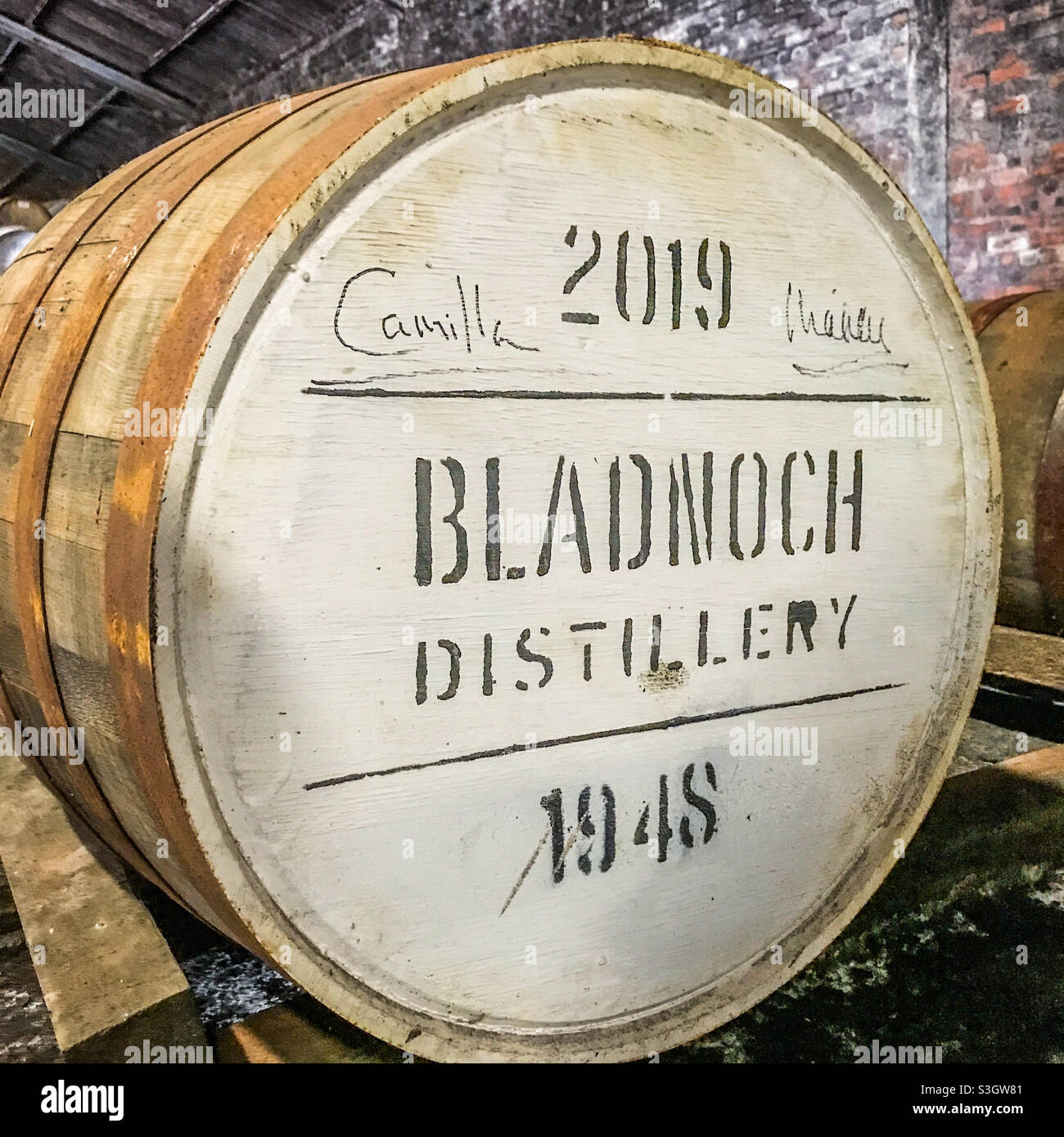 Whisky Barrel, signiert von Prince Charles und Camilla in der Bladnoch Whisky Distillery in Dumfries und Galloway in Schottland Stockfoto