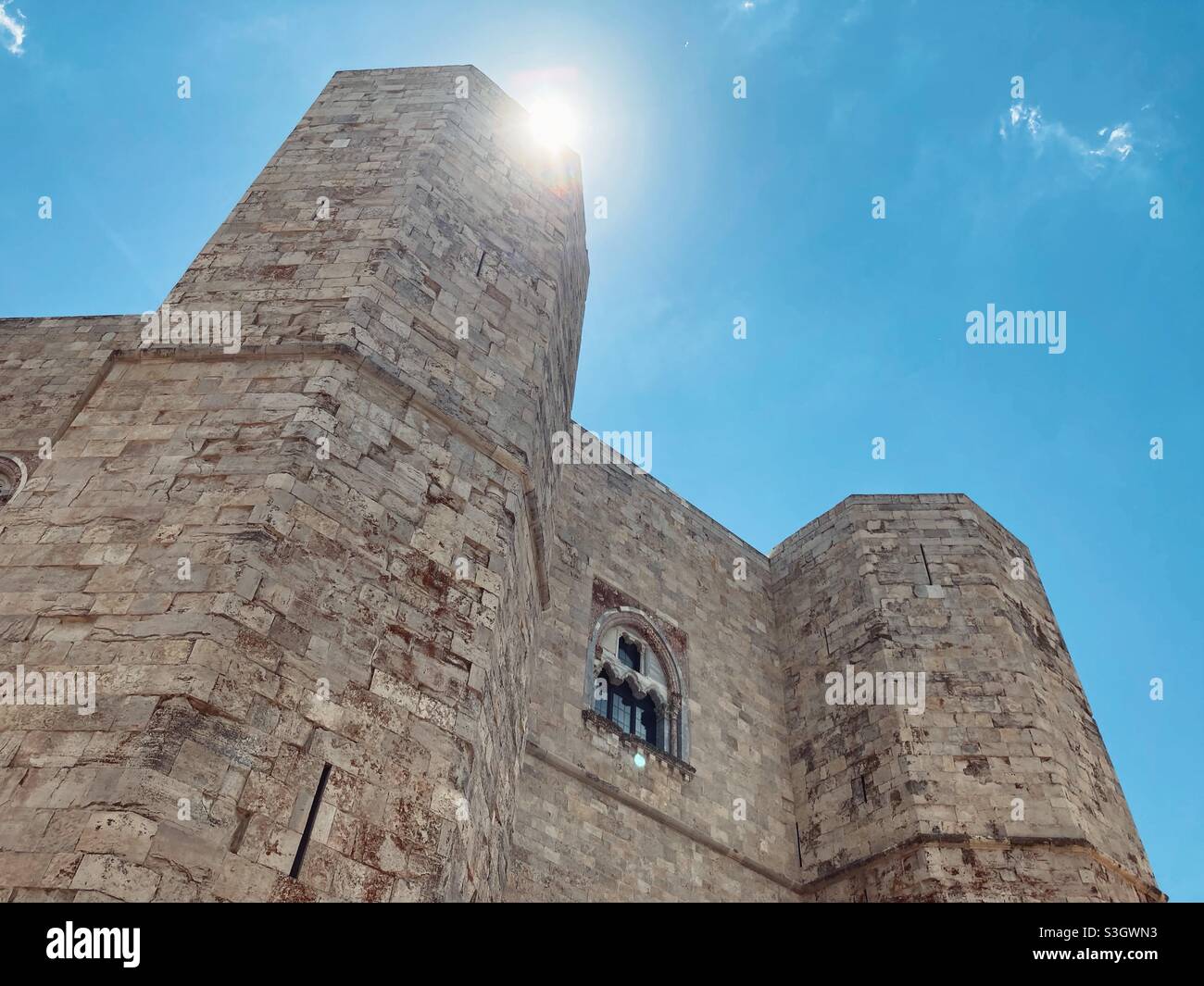 Zwei Türme des castel Del Monte, Apulien, Italien Stockfoto