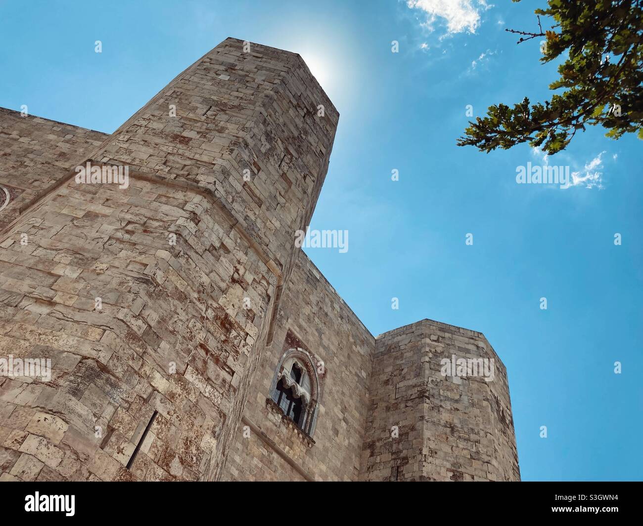 Zwei Türme des castel Del Monte, Apulien, Italien Stockfoto