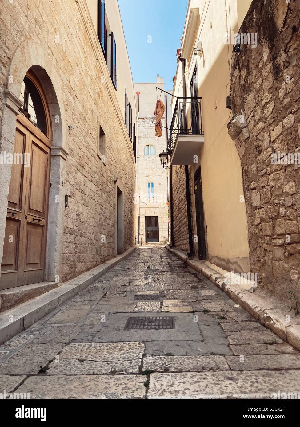 Eine Gasse in Trani, Apulien, Italien Stockfoto