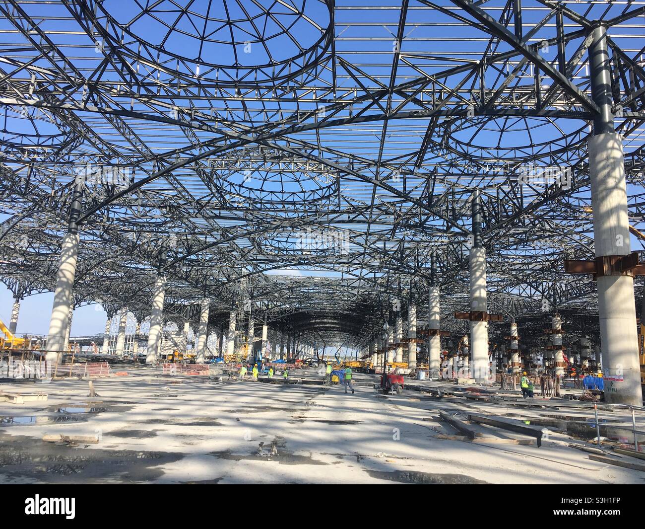Şantiye de yapılan Çelik çatı montajı..., Stockfoto