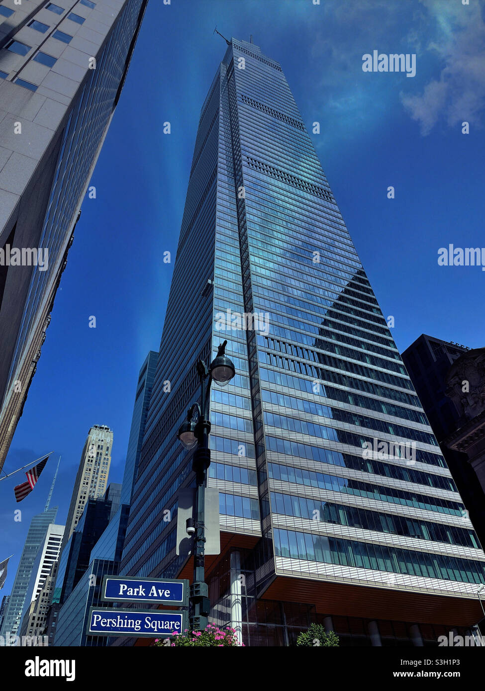 Ein Vanderbilt Supertall-Gebäude vom Pershing Square aus gesehen auf der W. 42nd St. in der Park Avenue, NYC, USA Stockfoto