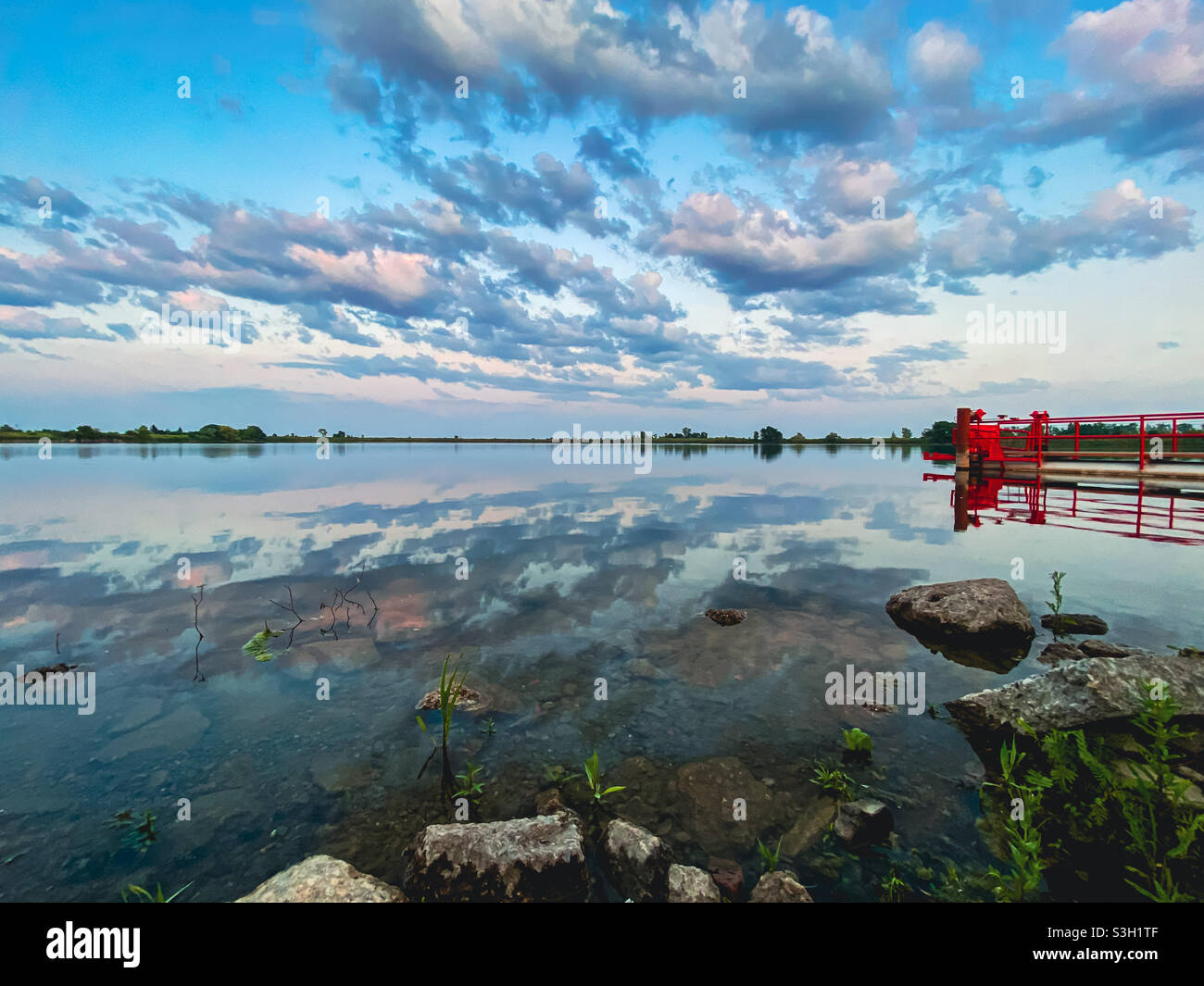 Reflection von Tommy Thompson Park Bridge Stockfoto