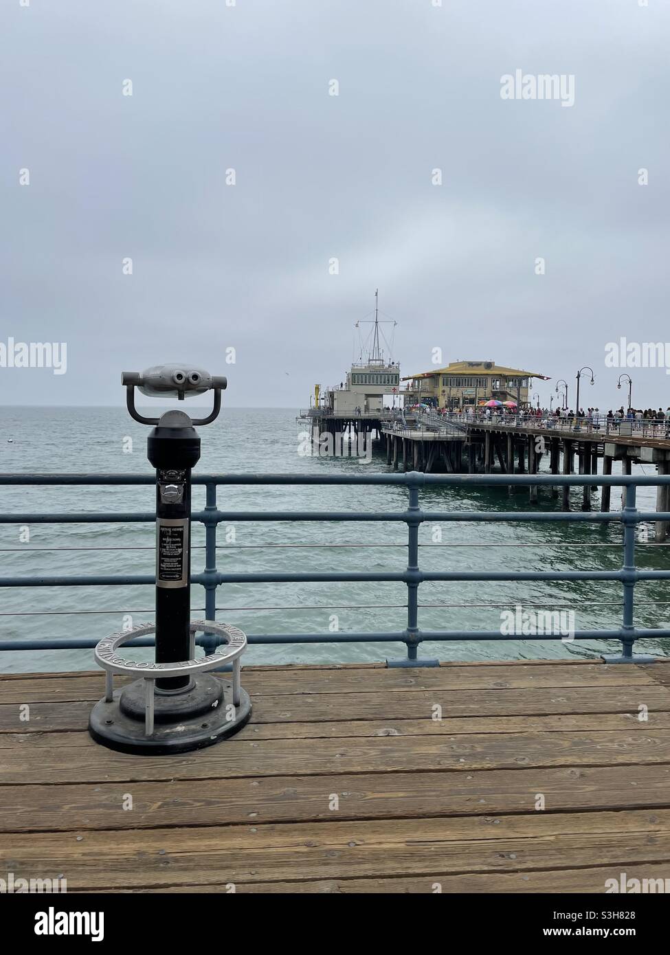 Blickfinder mit Blick auf den Santa Monica Pier California USA Stockfoto