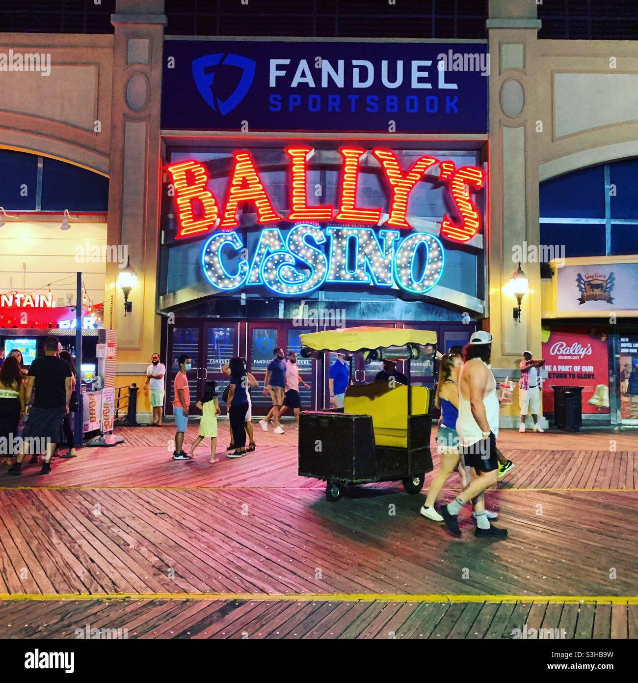 Juli 2021, Bally's Casino, Atlantic City Boardwalk, Atlantic City, New Jersey, Usa - Smartphone-aufgenommenes Stockfoto