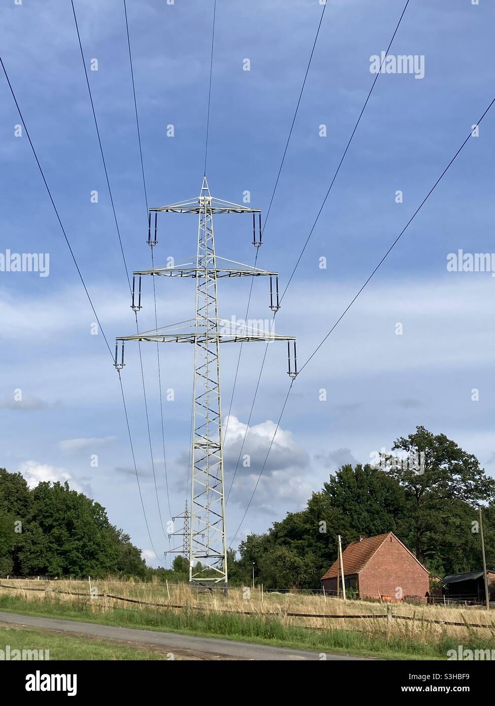 Hochspannungsleitung -Fotos und -Bildmaterial in hoher Auflösung – Alamy