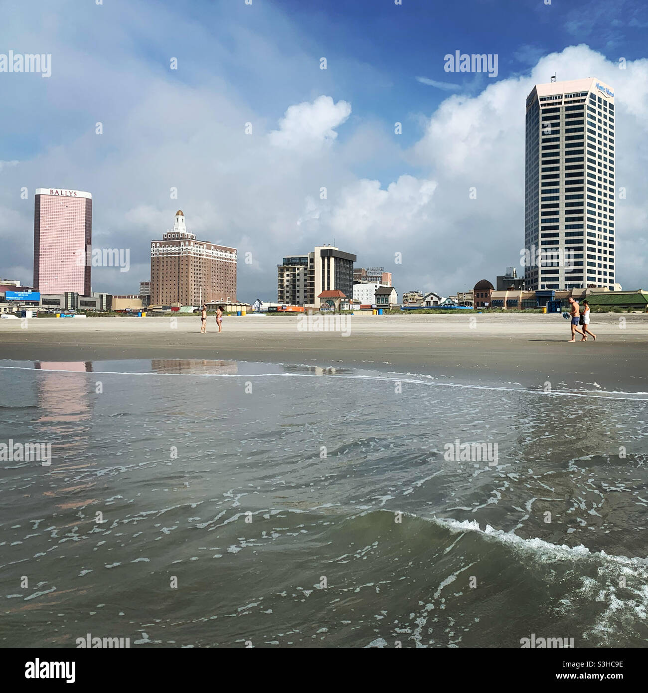 Juli 2021, Morgen am Strand, Atlantic City, New Jersey, USA - Smartphone-aufgenommenes Stockfoto