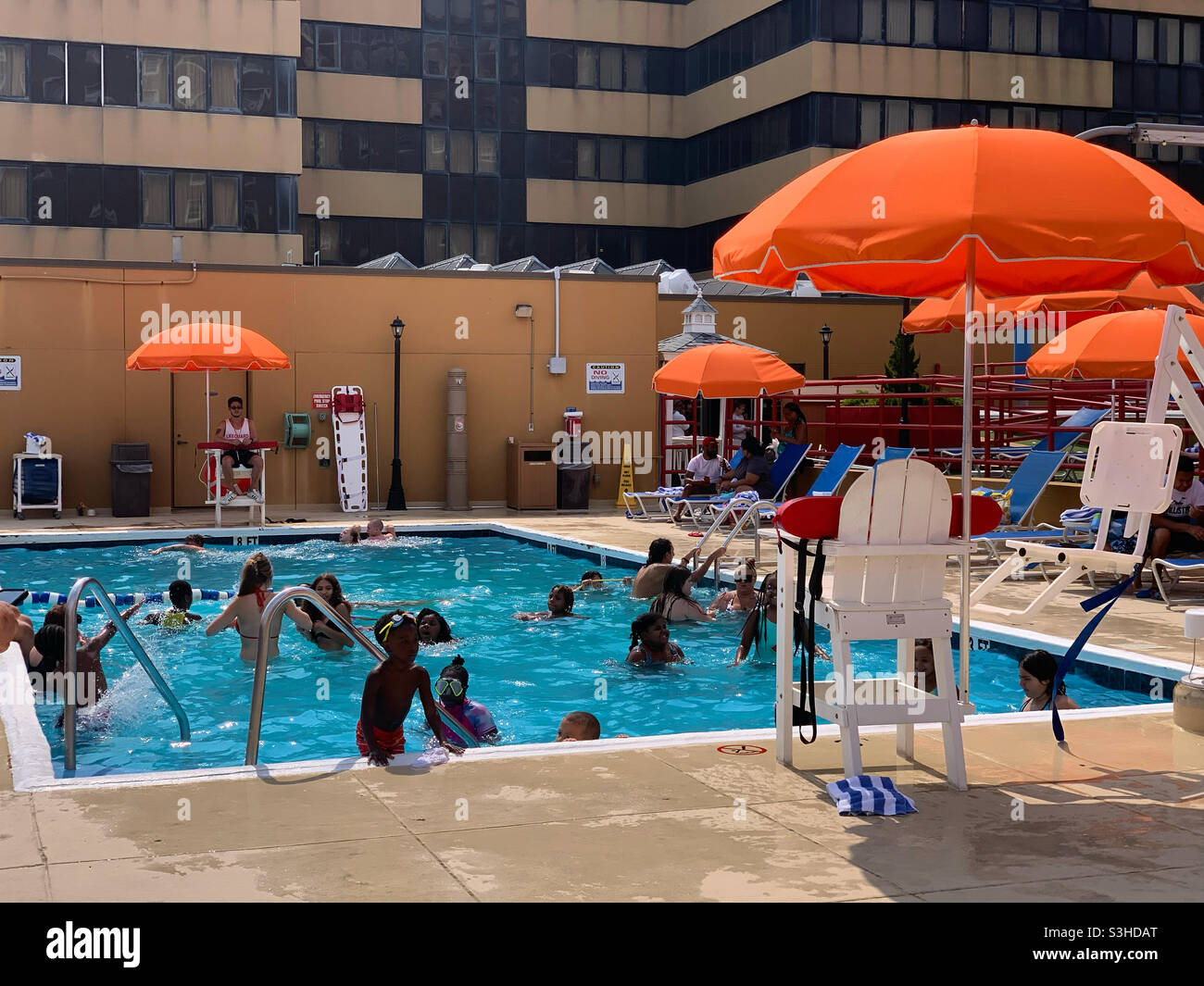 Juli 2021, North Tower Pool, Tropicana, Atlantic City, New Jersey, Usa - Smartphone-aufgenommenes Stockfoto Juli 2021, North Tower Pool, Tropicana, Atlantic City, New Jersey, Usa - Smartphone-aufgenommenes Stockfoto