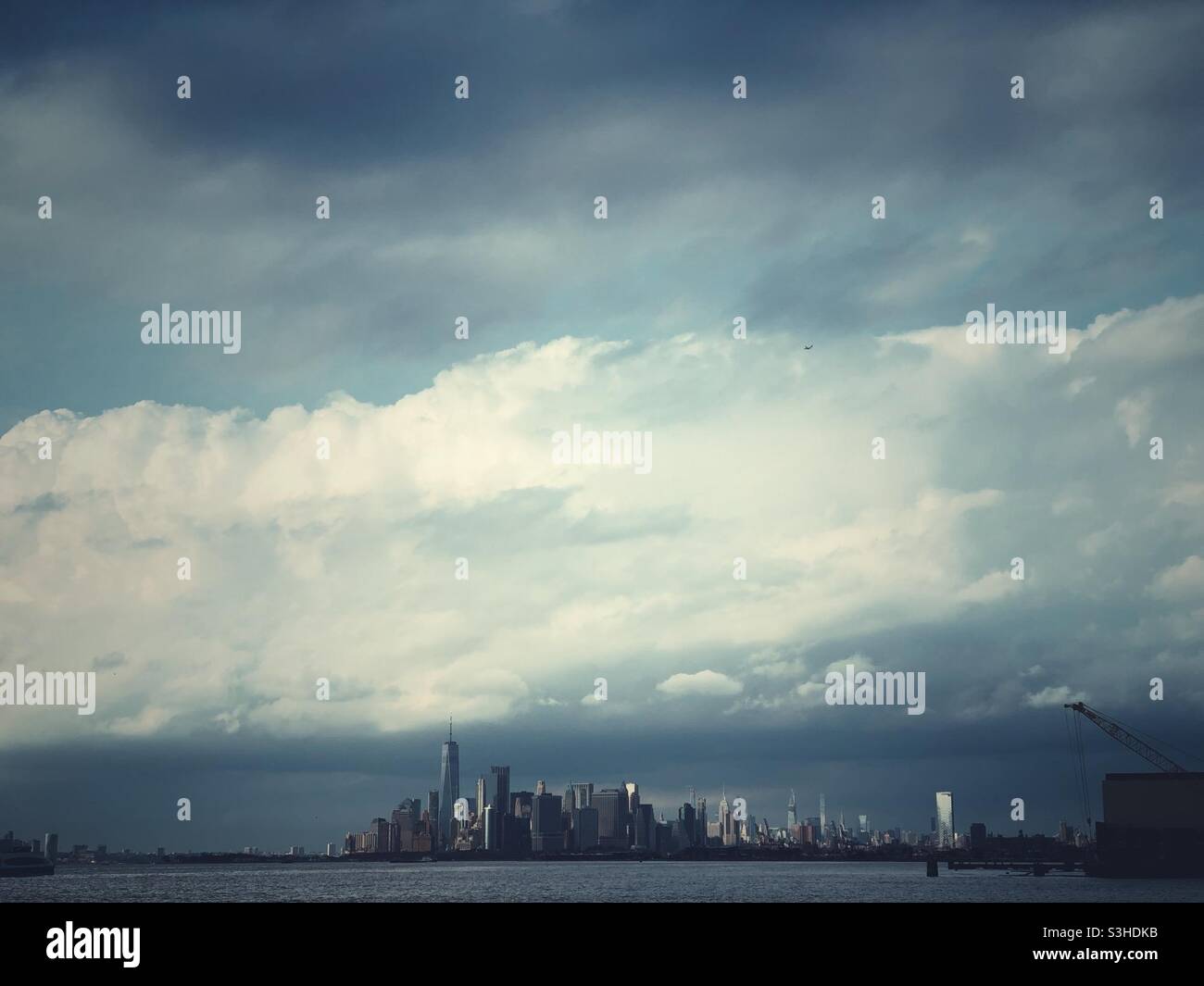 Manhattan, New York, von Brooklyn aus gesehen. Stockfoto
