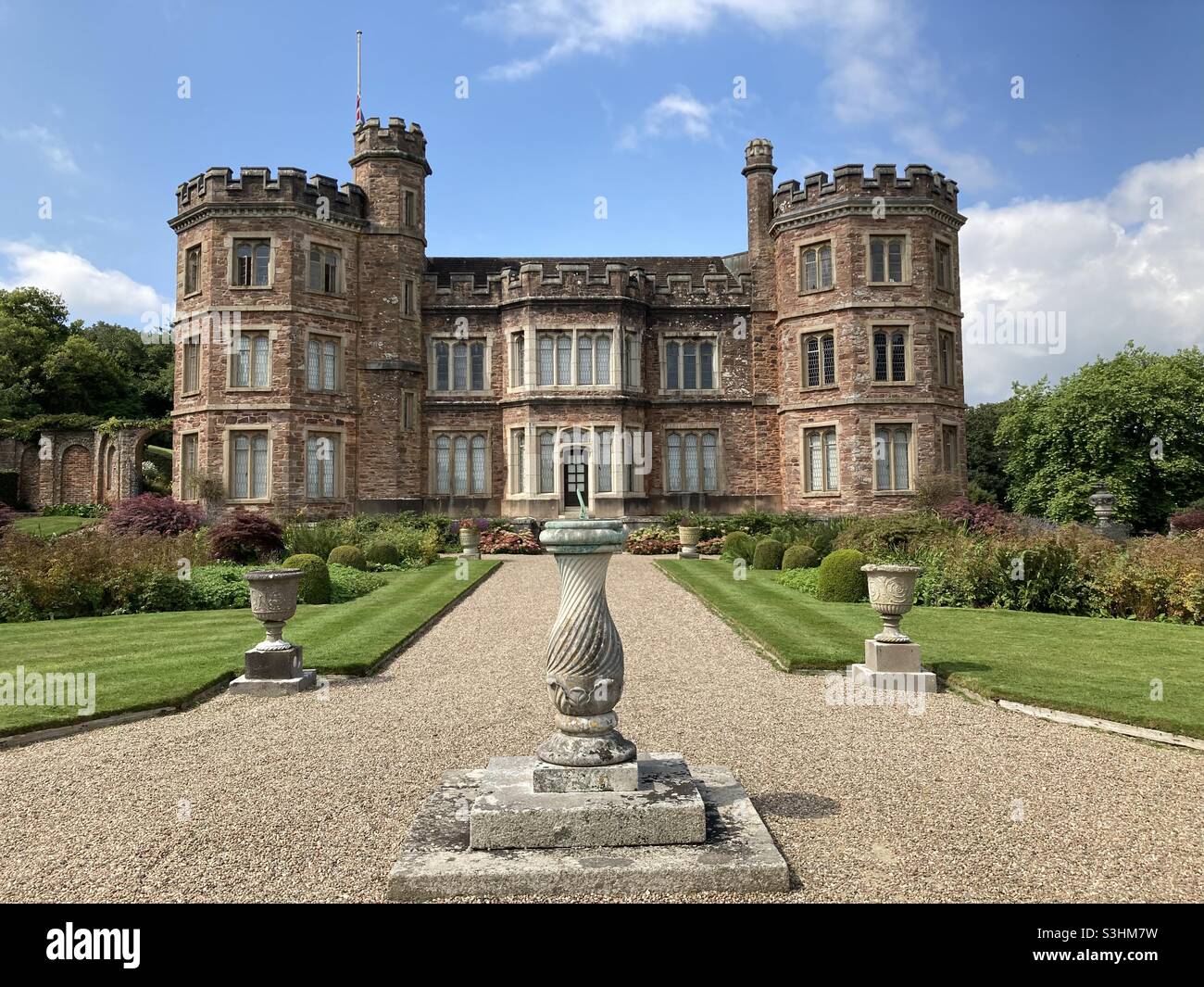 Mount Edgcumbe House, Cornwall, nach dem Zweiten Weltkrieg wieder aufgebaut - Smartphone-aufgenommenes Stockfoto