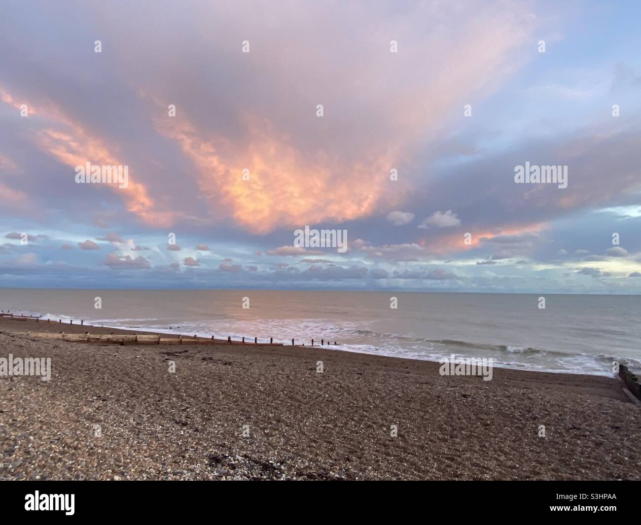 Sonnenuntergang am Strand - Smartphone-aufgenommenes Stockfoto