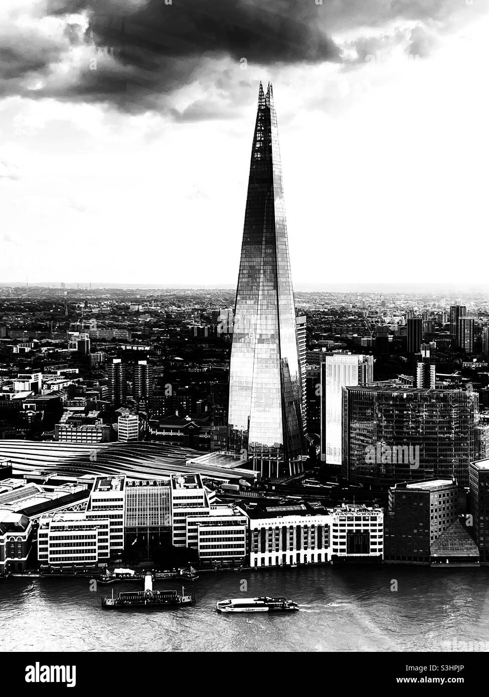 Kontrastreiche Ansicht des Shard in London Stockfoto
