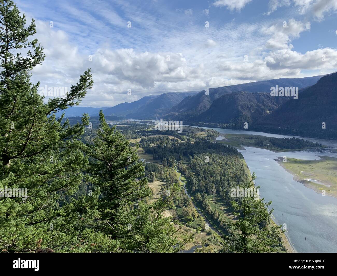 Blick über den Columbia River vom Beacon Rock in Washington. Stockfoto