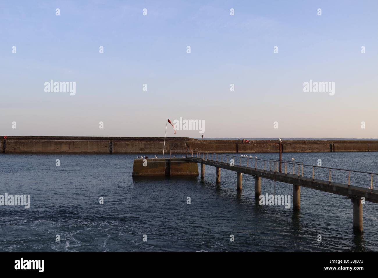 Der Pier und der Hafen von Port Maria in Quiberon, Bretagne, Frankreich Stockfoto