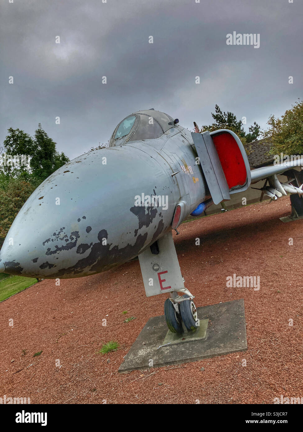 F4 Phantom Jet Fighter Aircraft Gate Guardian bei RAF Boulmer - Smartphone-aufgenommenes Stockfoto