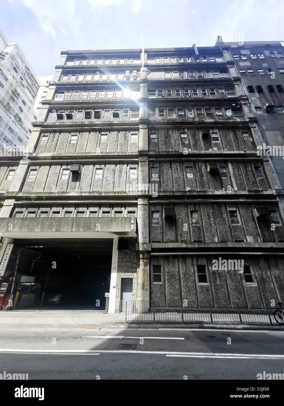 Ein Industriegebäude in der Kung yip Street, N.T, Hongkong. Stockfoto