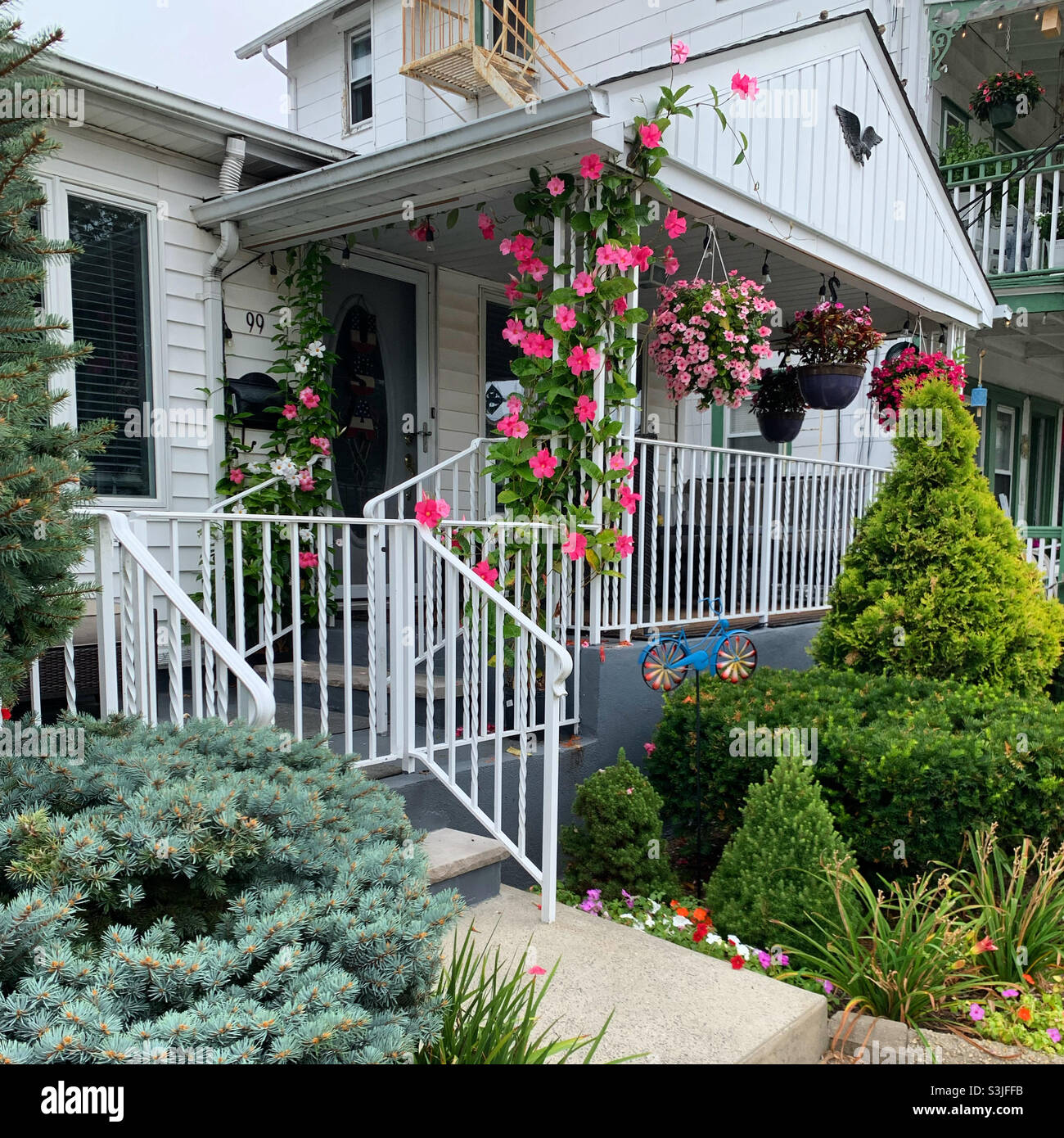 August 2021, die Vorderseite eines Hauses in Ocean Grove, Neptune Township, Monmouth County, New Jersey, USA Stockfoto
