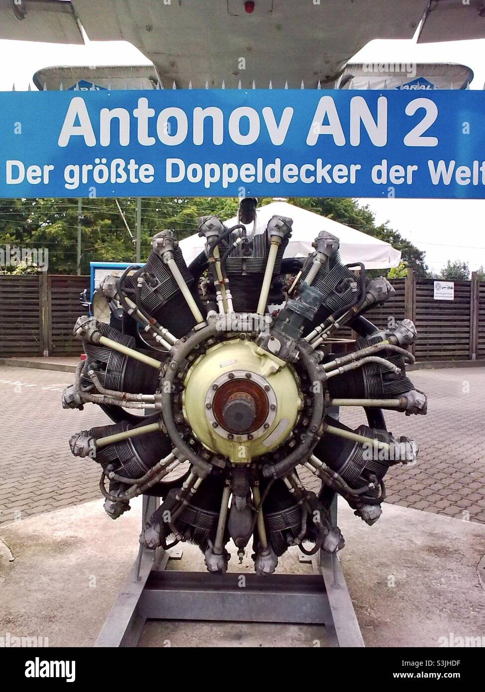 Kolbenmotor des einmotorigen Doppelflugzeuges Antonov an-2 aus der  sowjetzeit in Deutschland, Europa Stockfotografie - Alamy