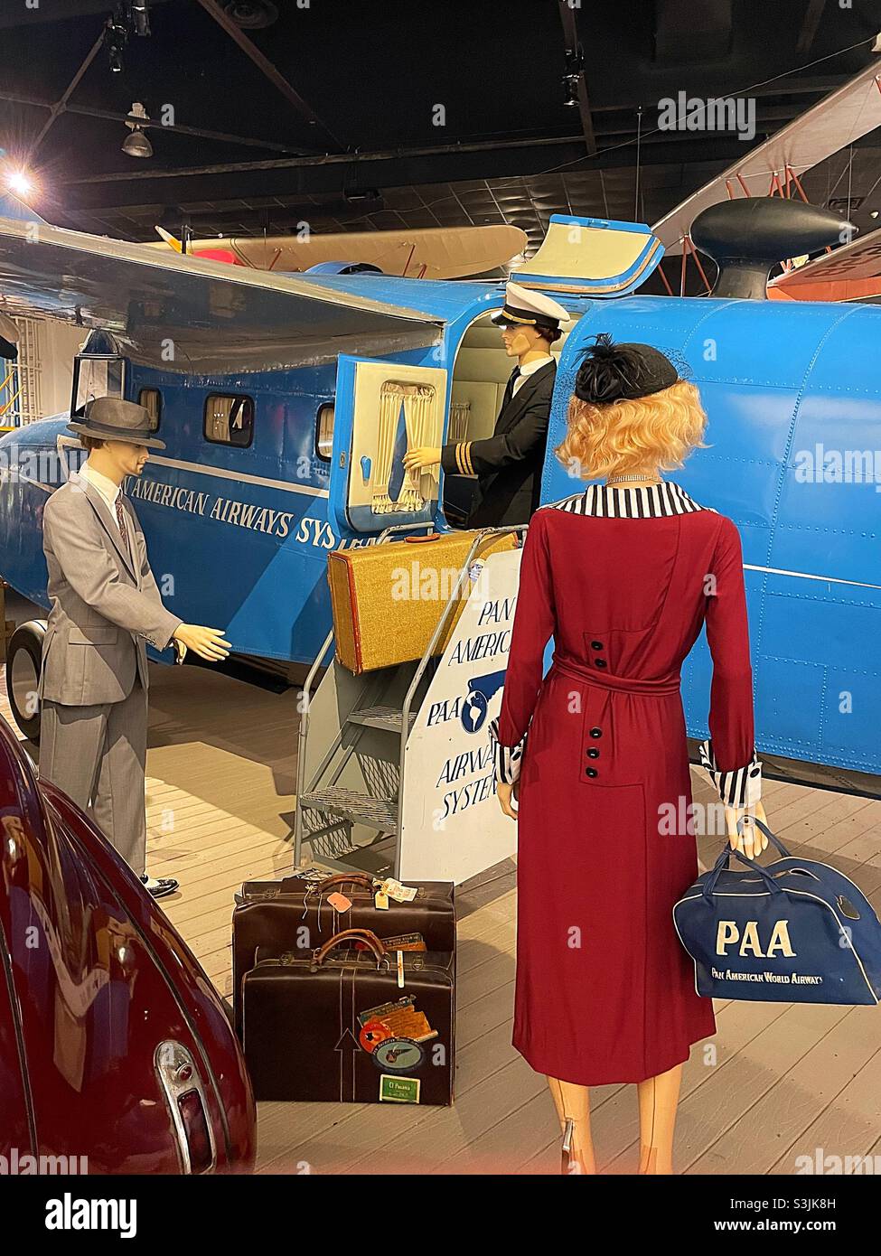 Die Wiege des Luftfahrtmuseums zeigt ein Ausflugsszenario aus den 1920er Jahren in einem Flugzeug des Pan American Airways-Systems mit Passagieren in der Flugbesatzung, Bundesstaat New York, 2021 Stockfoto