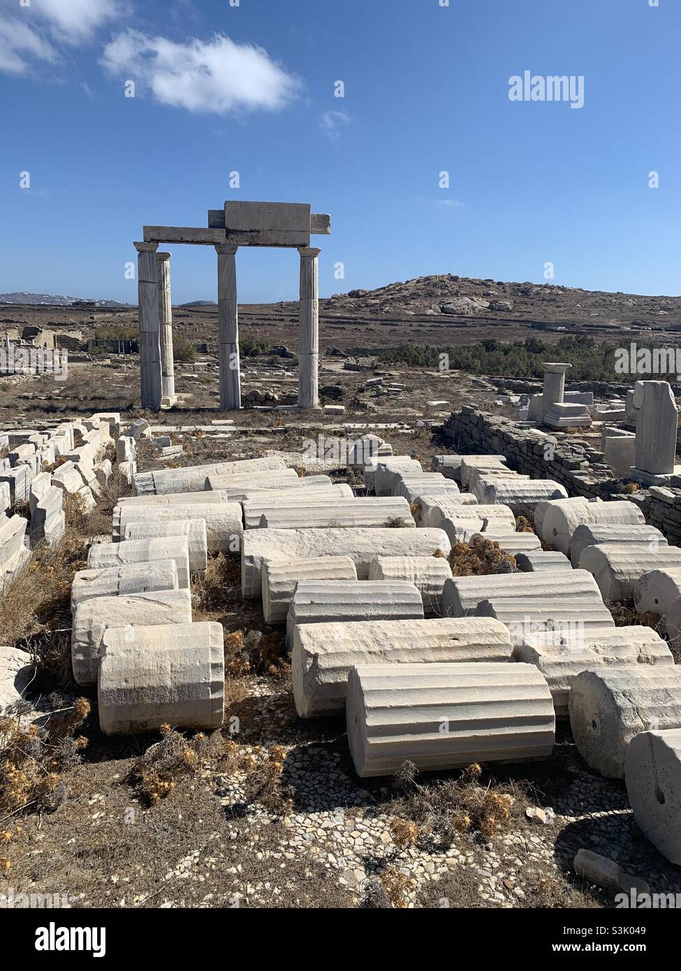 Alte Ruinen von Steinsäulen in Delos Griechenland Stockfoto