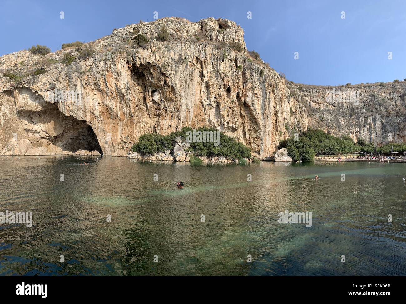 Blick auf den See Vouliagmeni in Athen Stockfoto