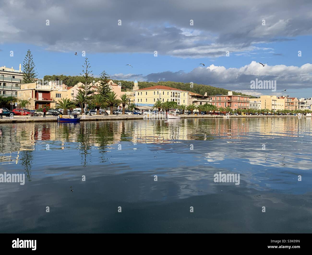 Landschaftsansicht der Uferpromenade von argostoli in kefalonia Stockfoto