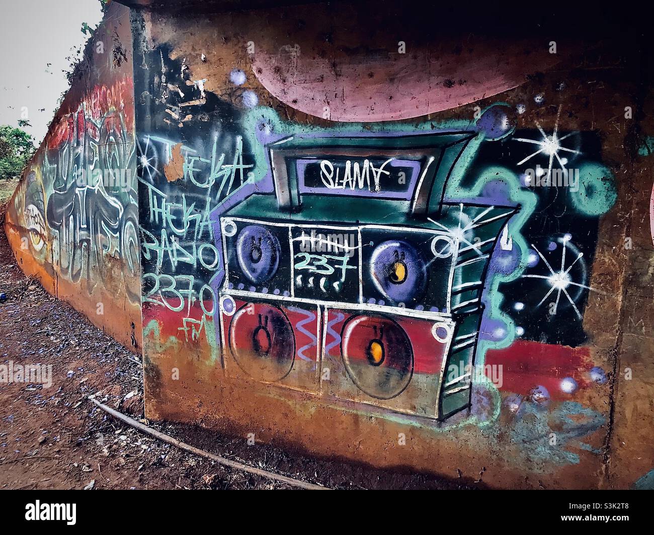 Graffiti Architektur Lebensstile Erwachsene Menschen Freizeit Aktivität Wandtunnel Stockfoto