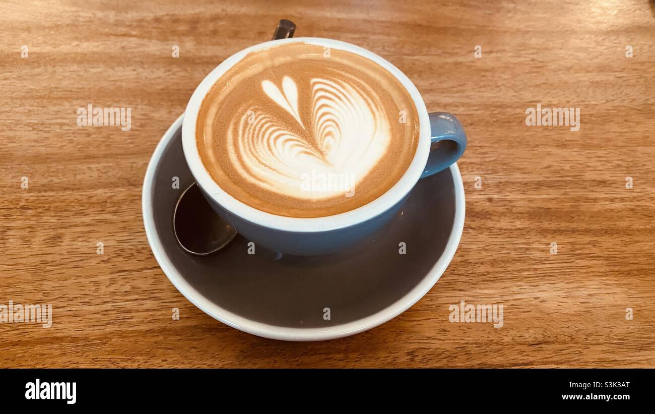 Eine Tasse cappuccino Stockfoto