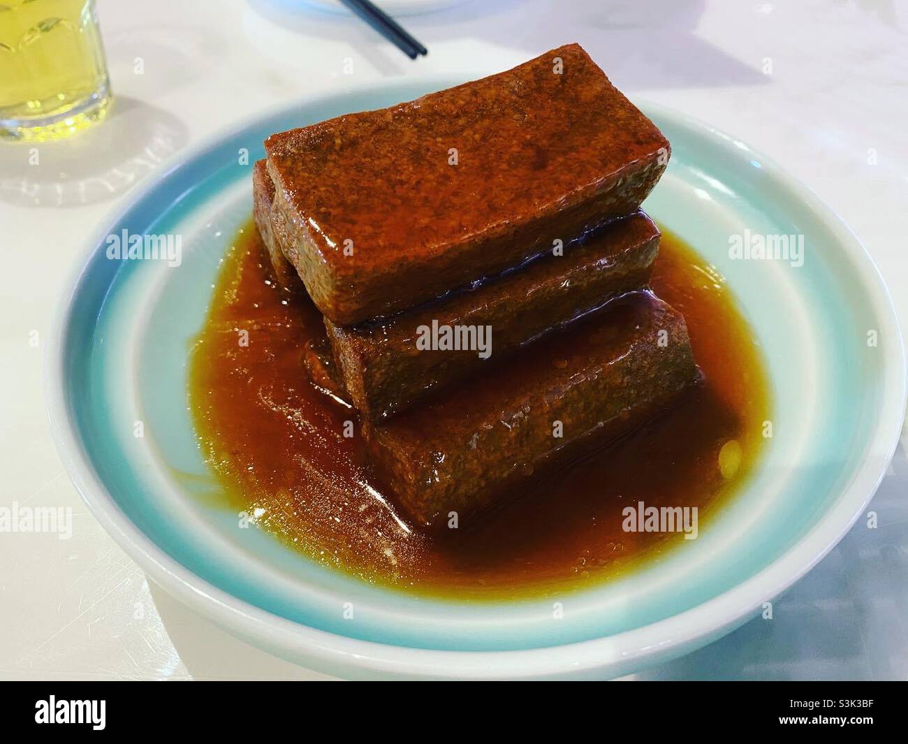 Chinesischer Tofu im Shanghai-Stil Stockfoto