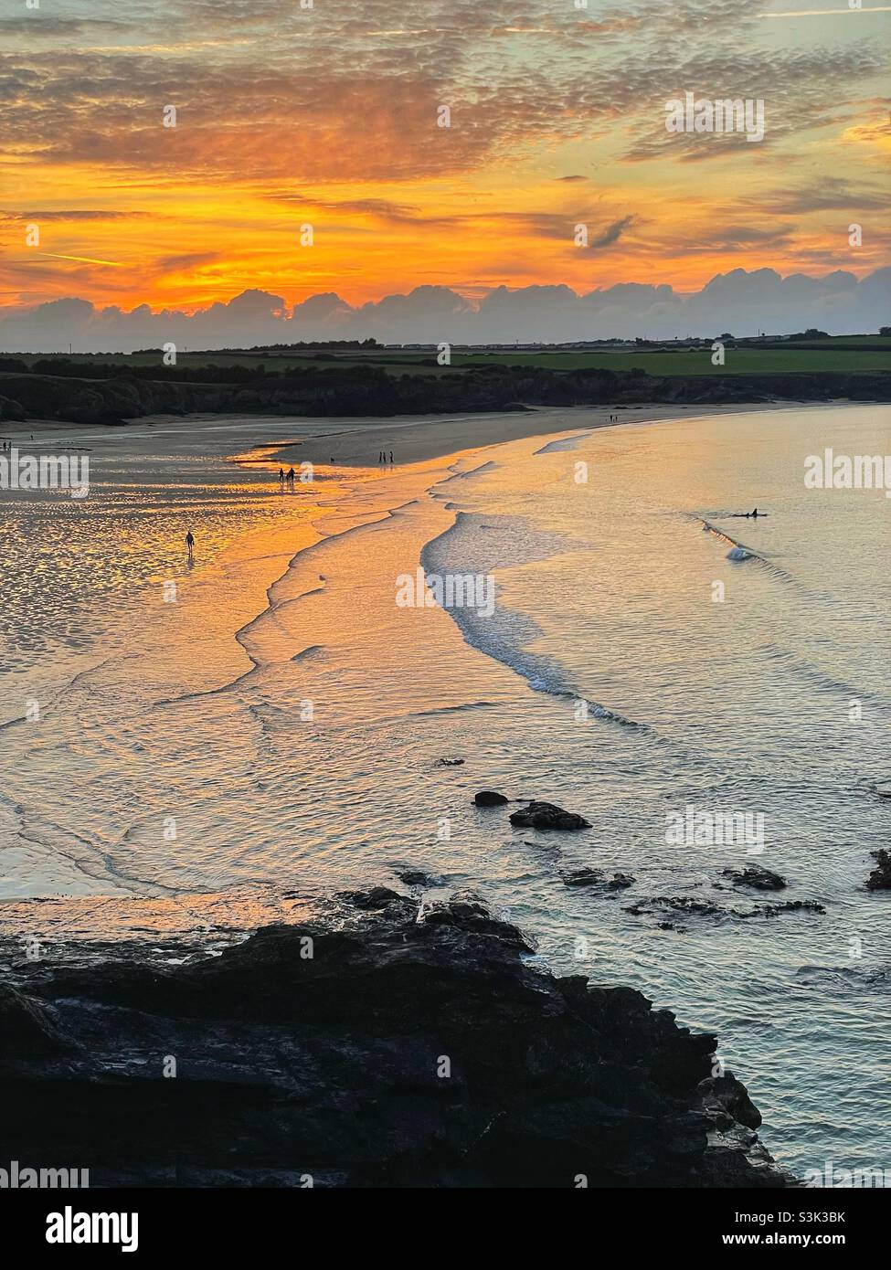 Sonnenuntergang über Harlyn Bay, North Cornwall, Oktober. Stockfoto