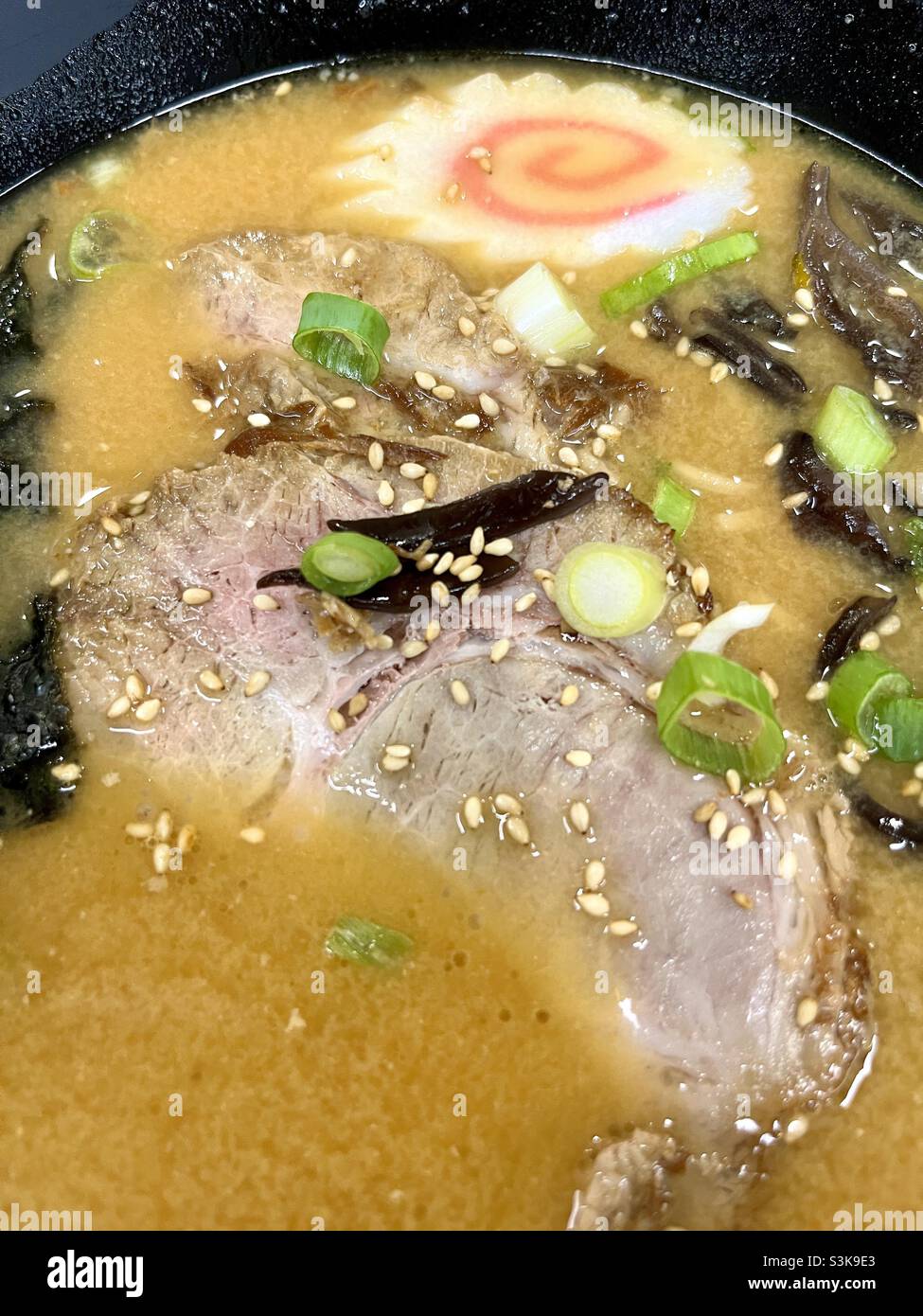 Schweinefleisch Ramen Nudeln Suppe Stockfoto