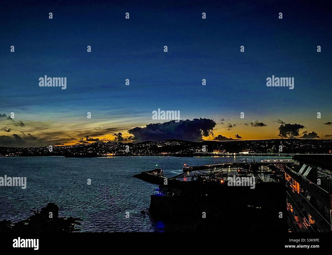 Torquay bei Nacht Stockfoto