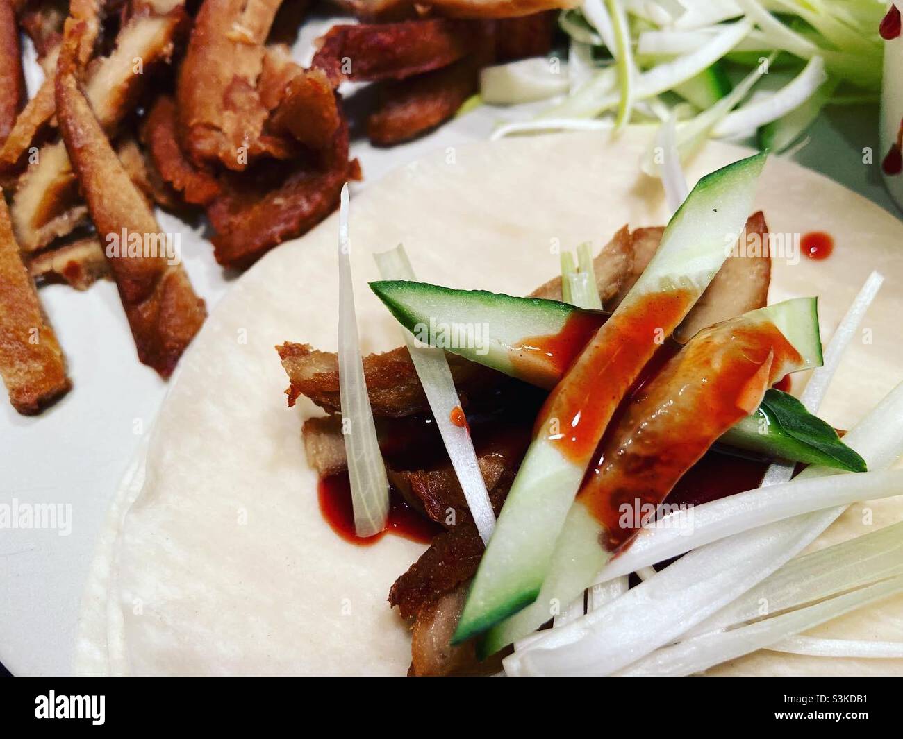 Vegane Hoisin-Entenpfannkuchen - Smartphone-aufgenommenes Stockfoto