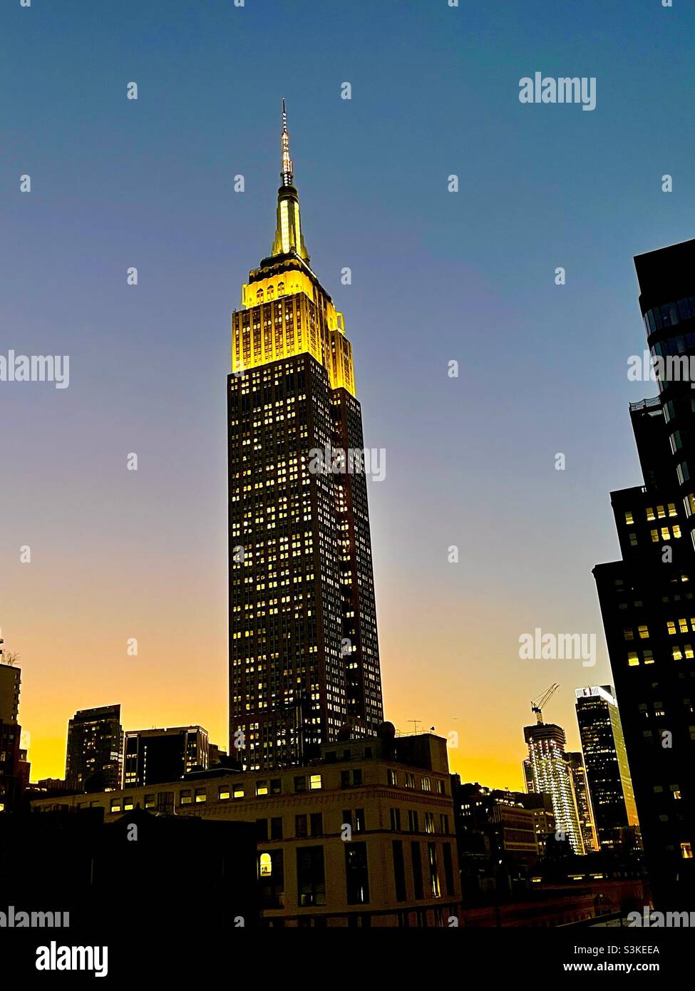 Das Empire State Building in New York City feiert sein 90th-jähriges Bestehen Stockfoto