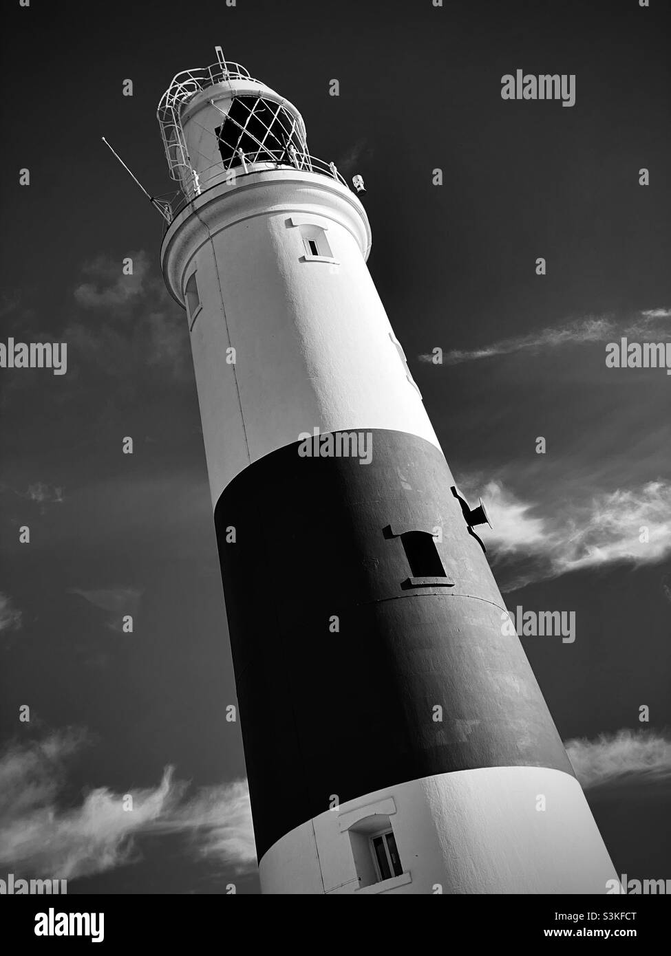 Schwarz-Weiß-Bild des Leuchtturms Portland Bill Stockfoto