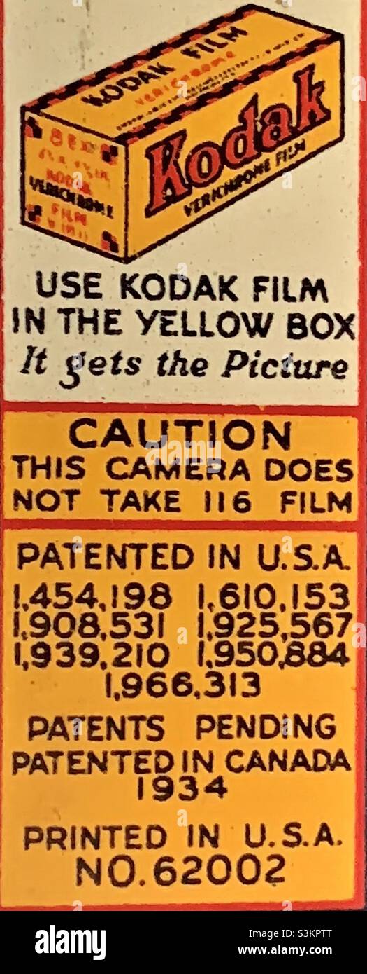 Nahaufnahme eines Kodak-Labels in einer alten Vintage-Kamera, um 1934. Stockfoto